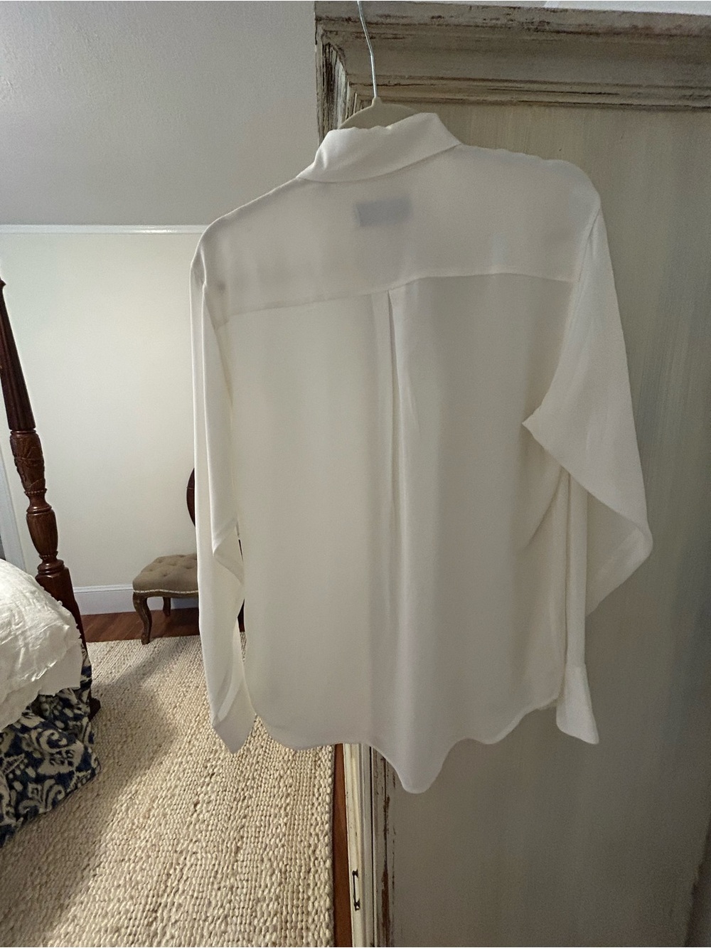 Equipment Femme, White, 100% Silk Blouse, Size Small - Picture 2 of 6